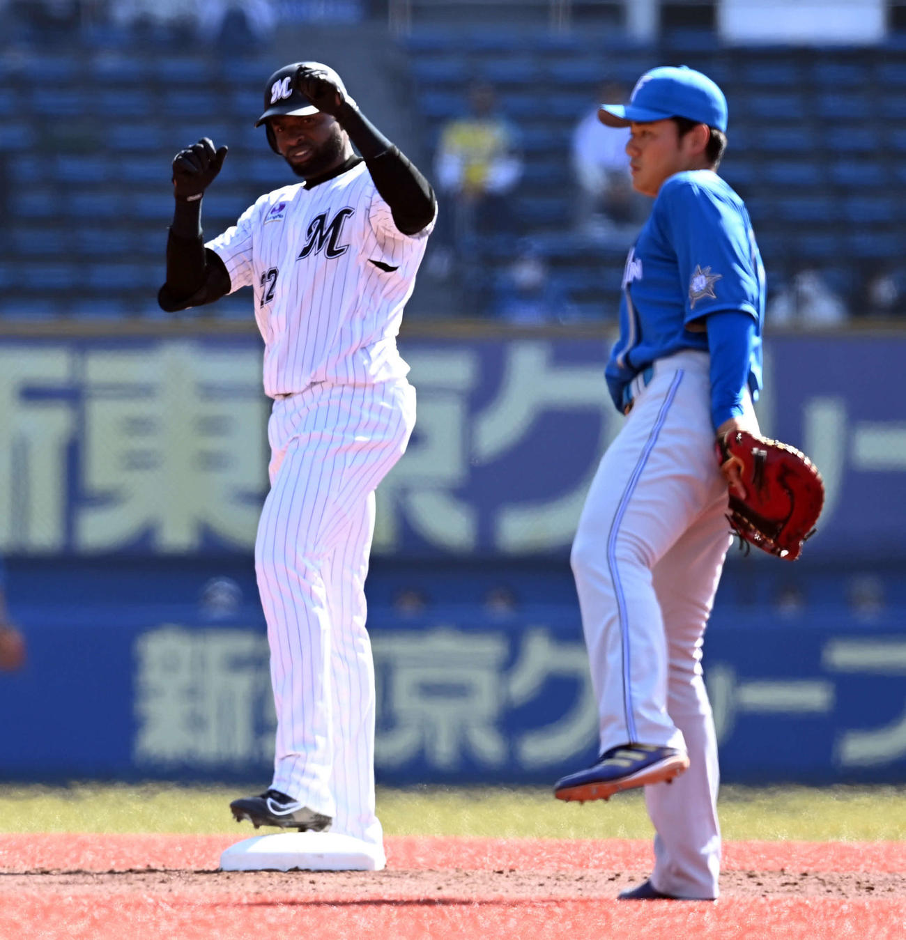 ロッテ対日本ハム　2回裏ロッテ無死一塁、左二塁打を放ったポランコ（撮影・たえ見朱実）