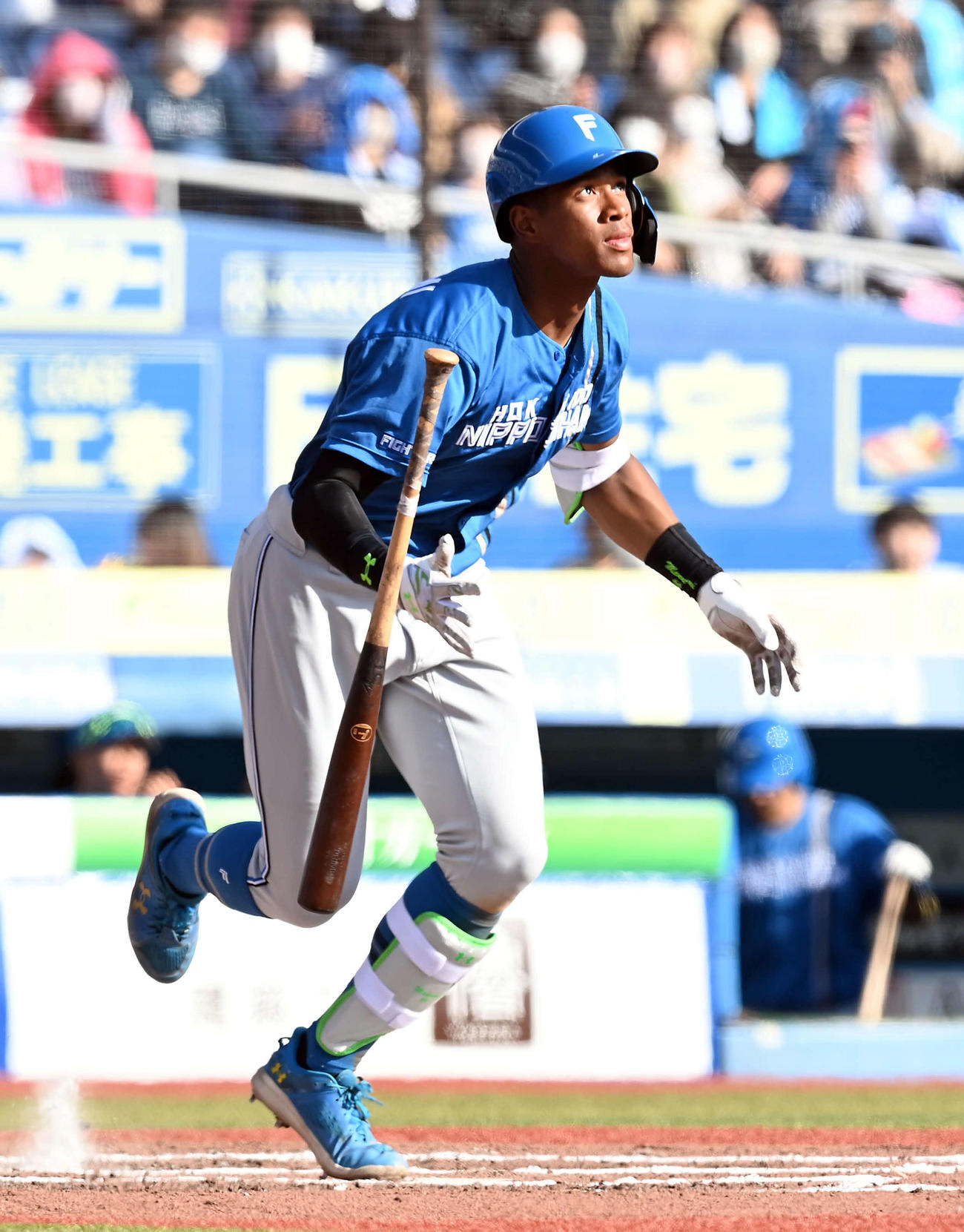 ロッテ対日本ハム　7回表日本ハム1死、右越えにソロ本塁打を放った万波（撮影・たえ見朱実）