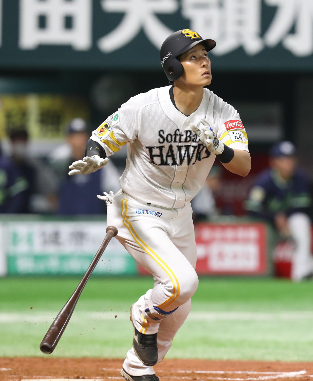 ソフトバンク対ヤクルト　3回裏ソフトバンク2死、上林は右越え本塁打を放つ（撮影・屋方直哉）