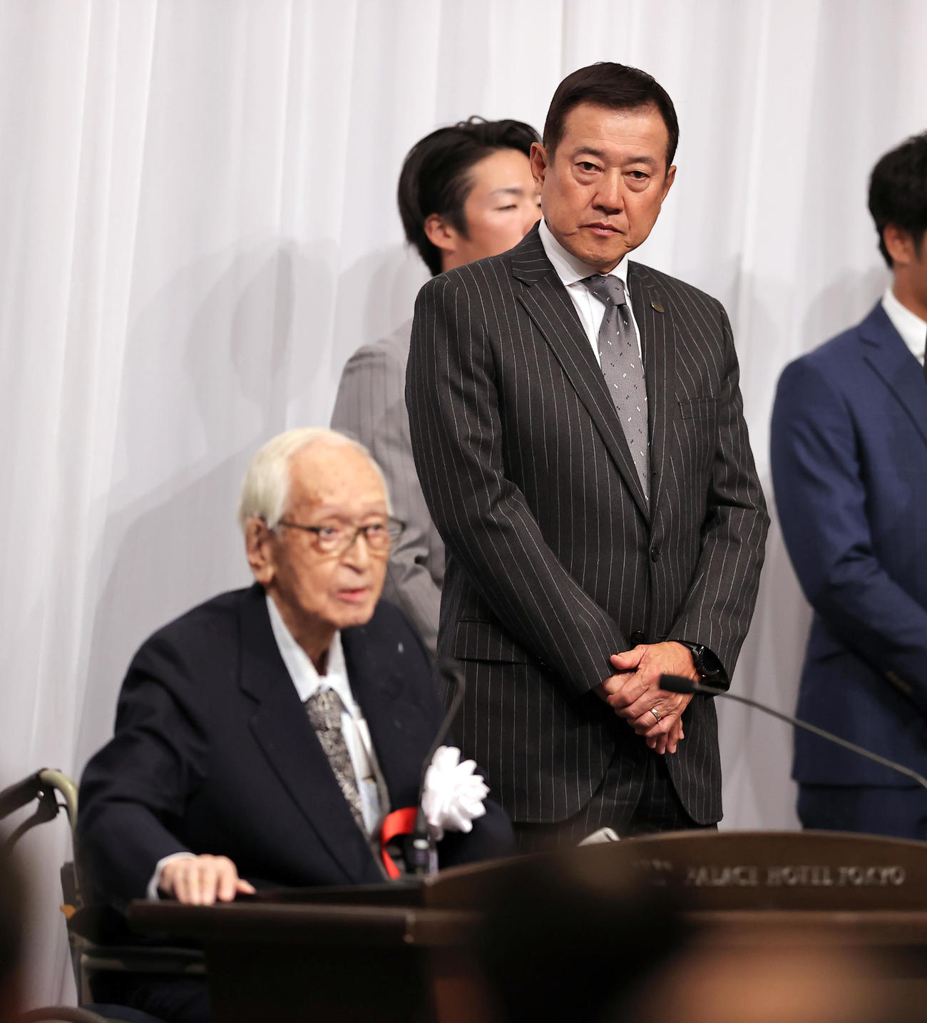 燦燦会であいさつをする読売新聞グループ本社渡辺恒雄代表取締役主筆（代表撮影）