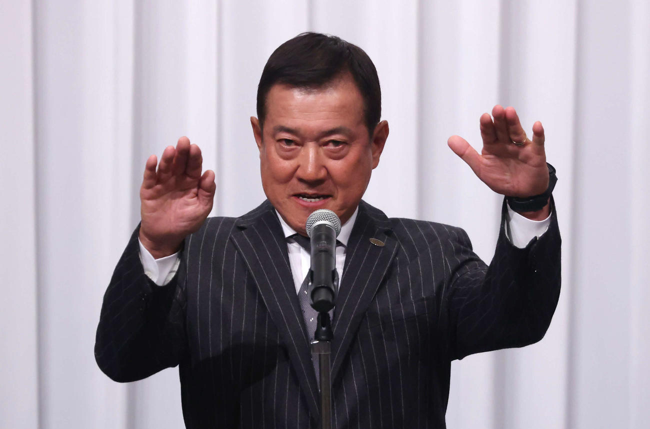 燦燦会であいさつする巨人原辰徳監督（代表撮影）
