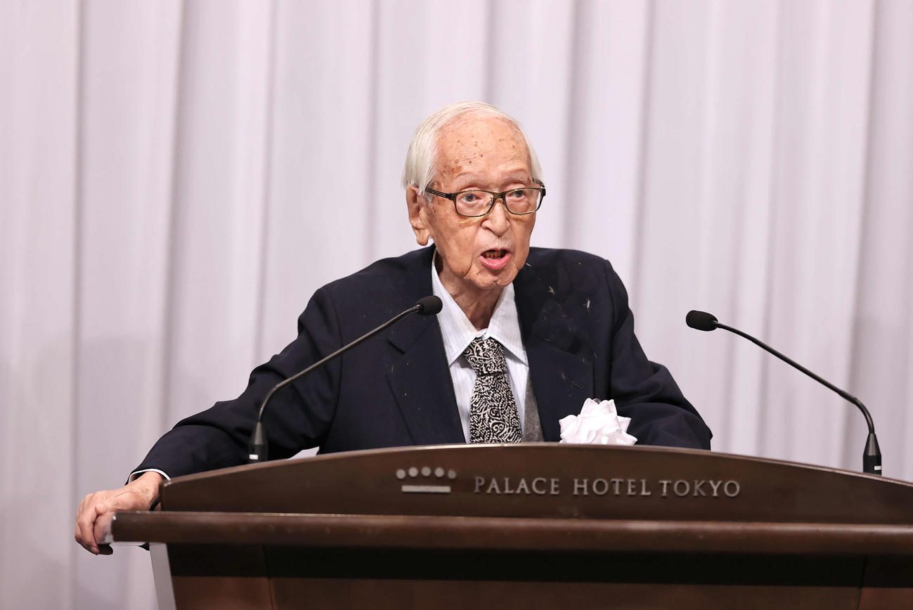 巨人燦燦会であいさつをする読売新聞グループ本社渡辺恒雄代表取締役主筆（代表撮影）