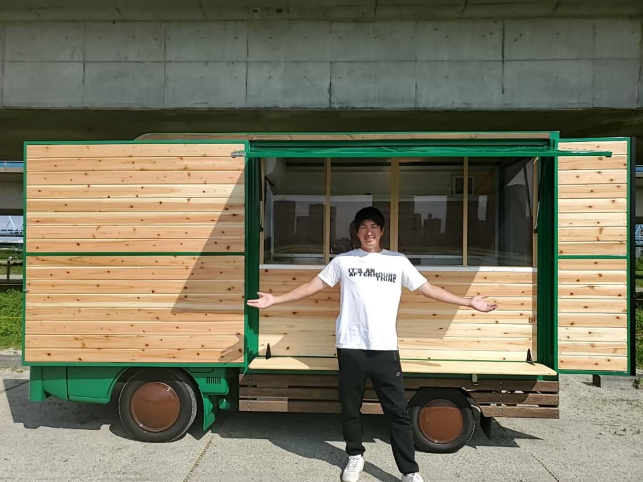 元日本ハム新垣勇人さんが営業するキッチンカー「KAKILAND」(C)H.N.F.