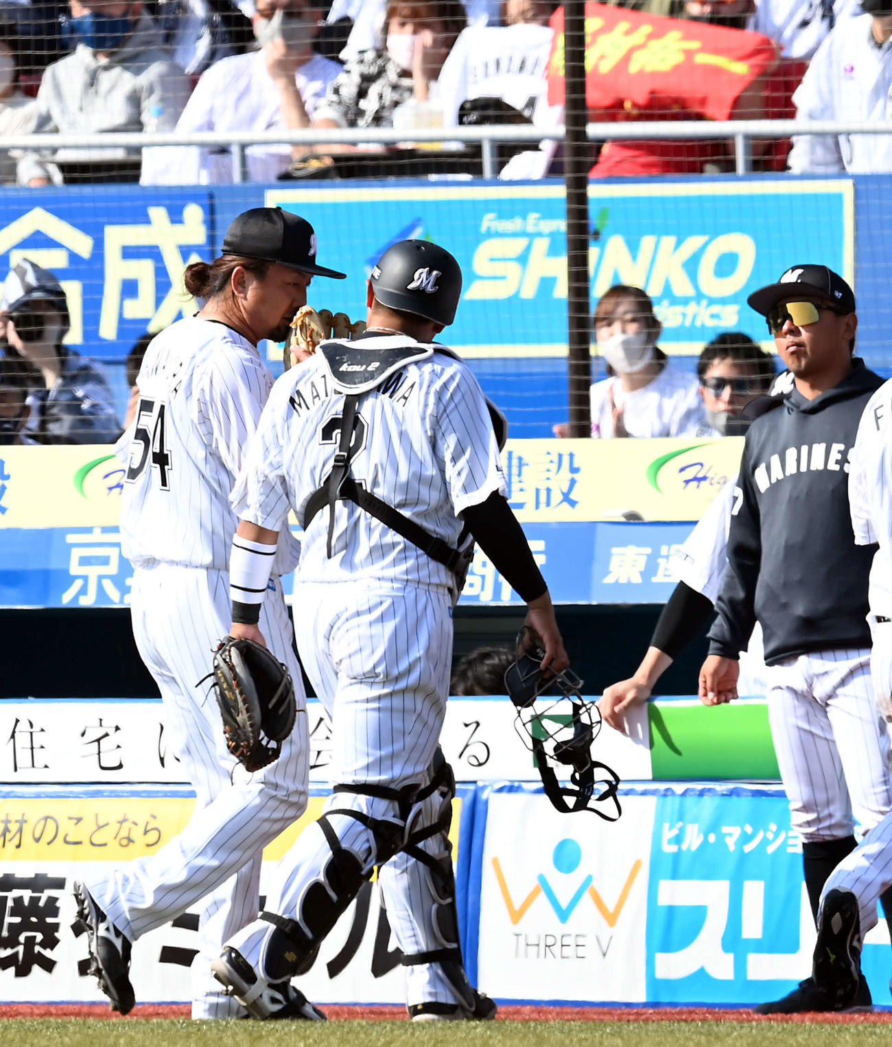 ロッテ対日本ハム　5回からマウンドに上がり、4失点のロッテ沢村（撮影・たえ見朱実）