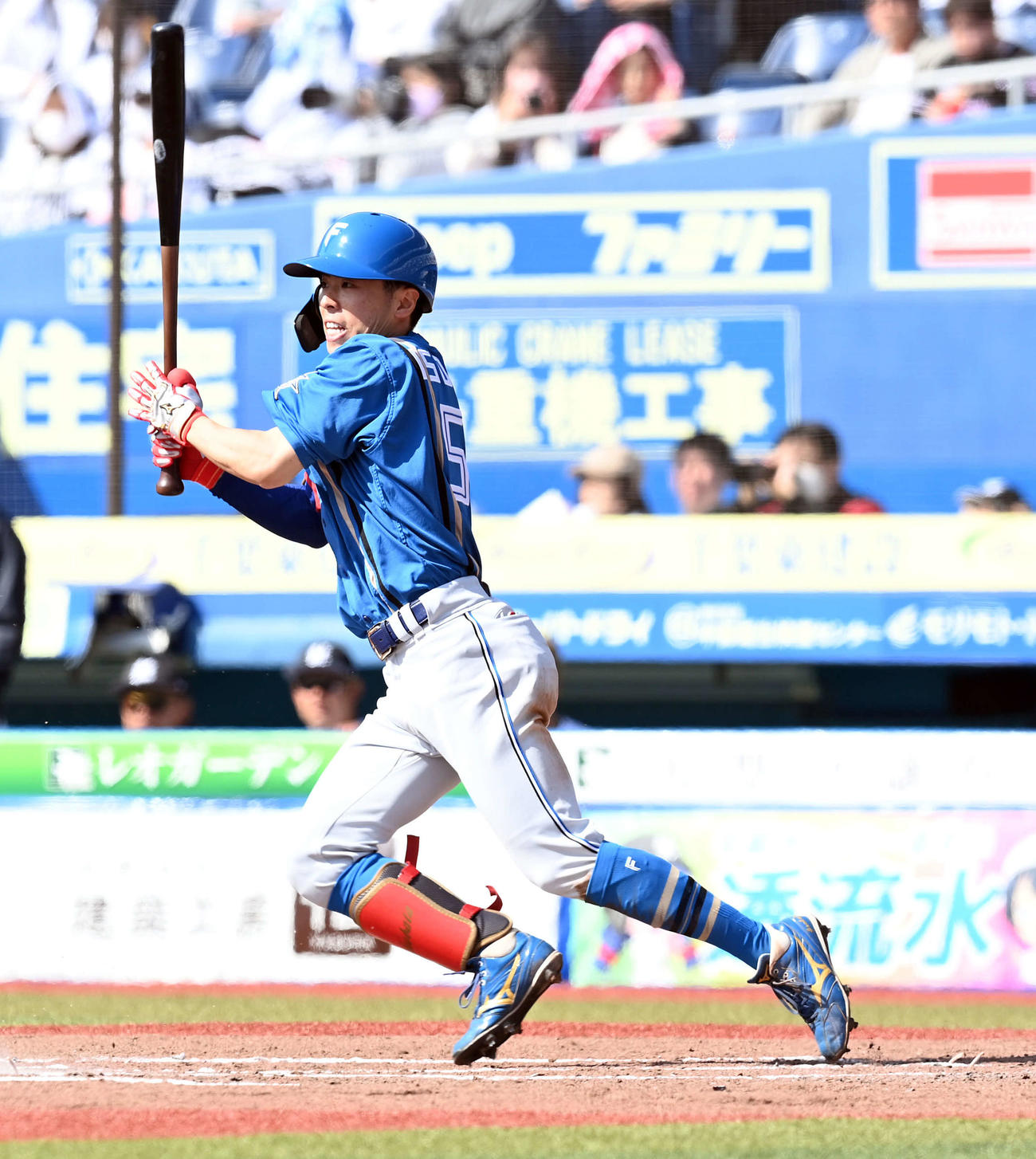 ロッテ対日本ハム　2回表日本ハム2死二塁、遊安を放つ五十幡（撮影・たえ見朱実）