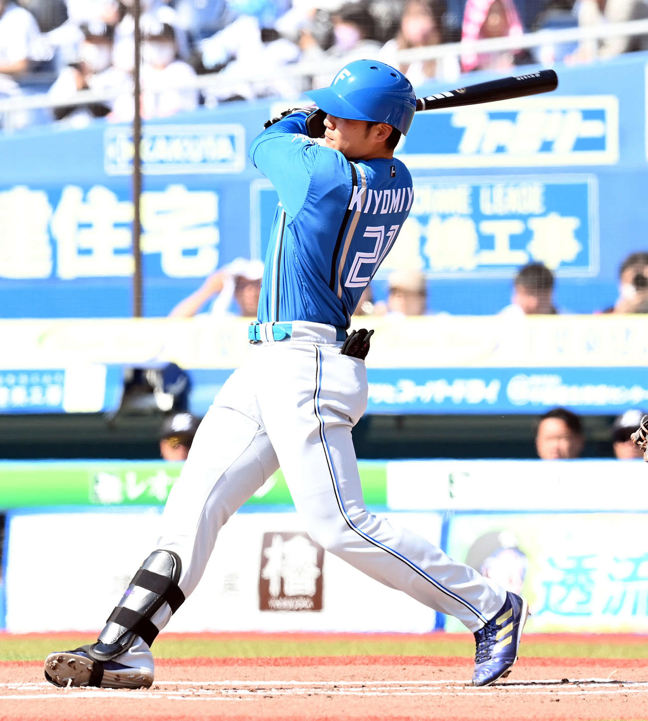 ロッテ対日本ハム　1回表日本ハム2死二塁、右越えに2点本塁打を放つ清宮（撮影・たえ見朱実）