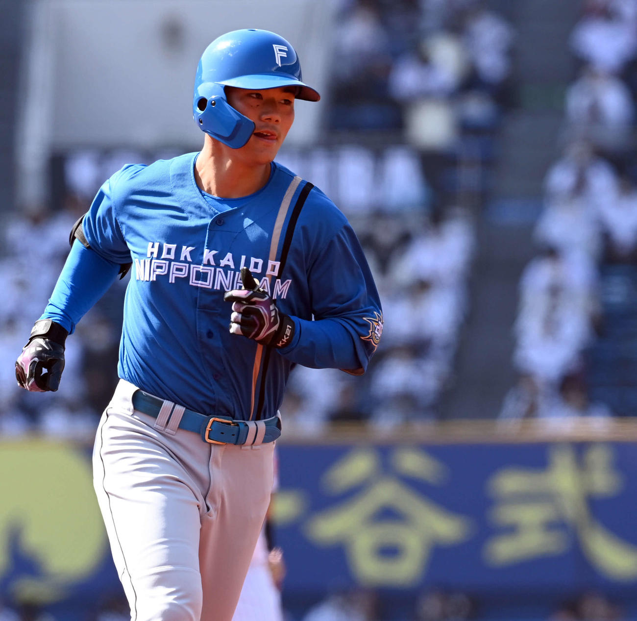 ロッテ対日本ハム　1回表日本ハム2死二塁、右越えに2点本塁打を放った清宮（撮影・たえ見朱実）