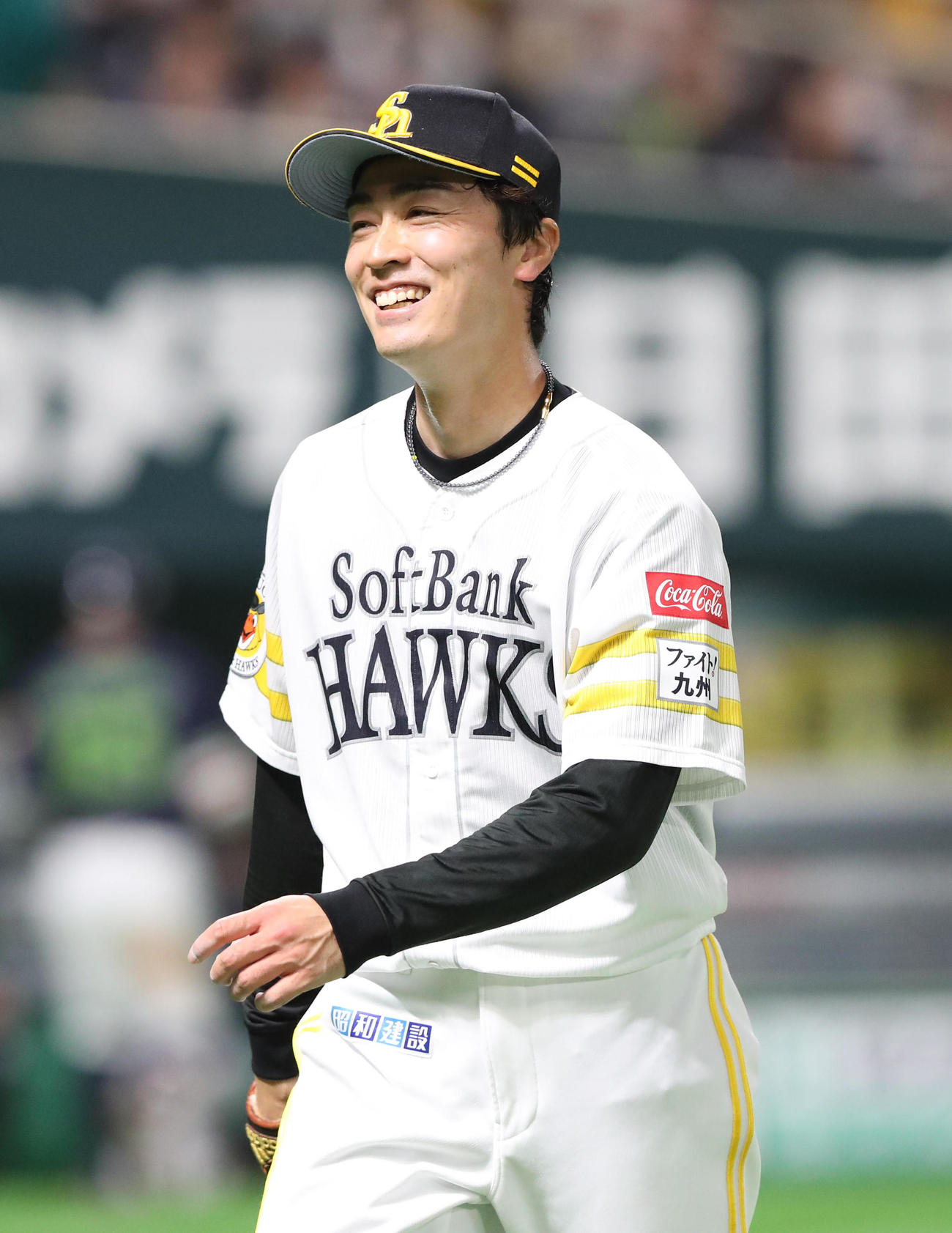 ソフトバンク対ヤクルト　4回から登板した和田毅は2イニングを投げ無失点。笑顔でベンチに引きあげる（撮影・梅根麻紀）