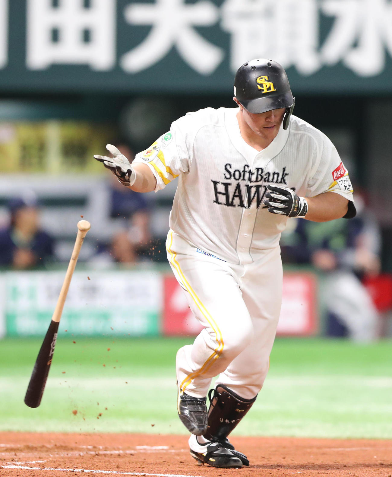 ソフトバンク対ヤクルト　2回裏ソフトバンク2死、リチャードは左越えに本塁打を放つ（撮影・梅根麻紀）