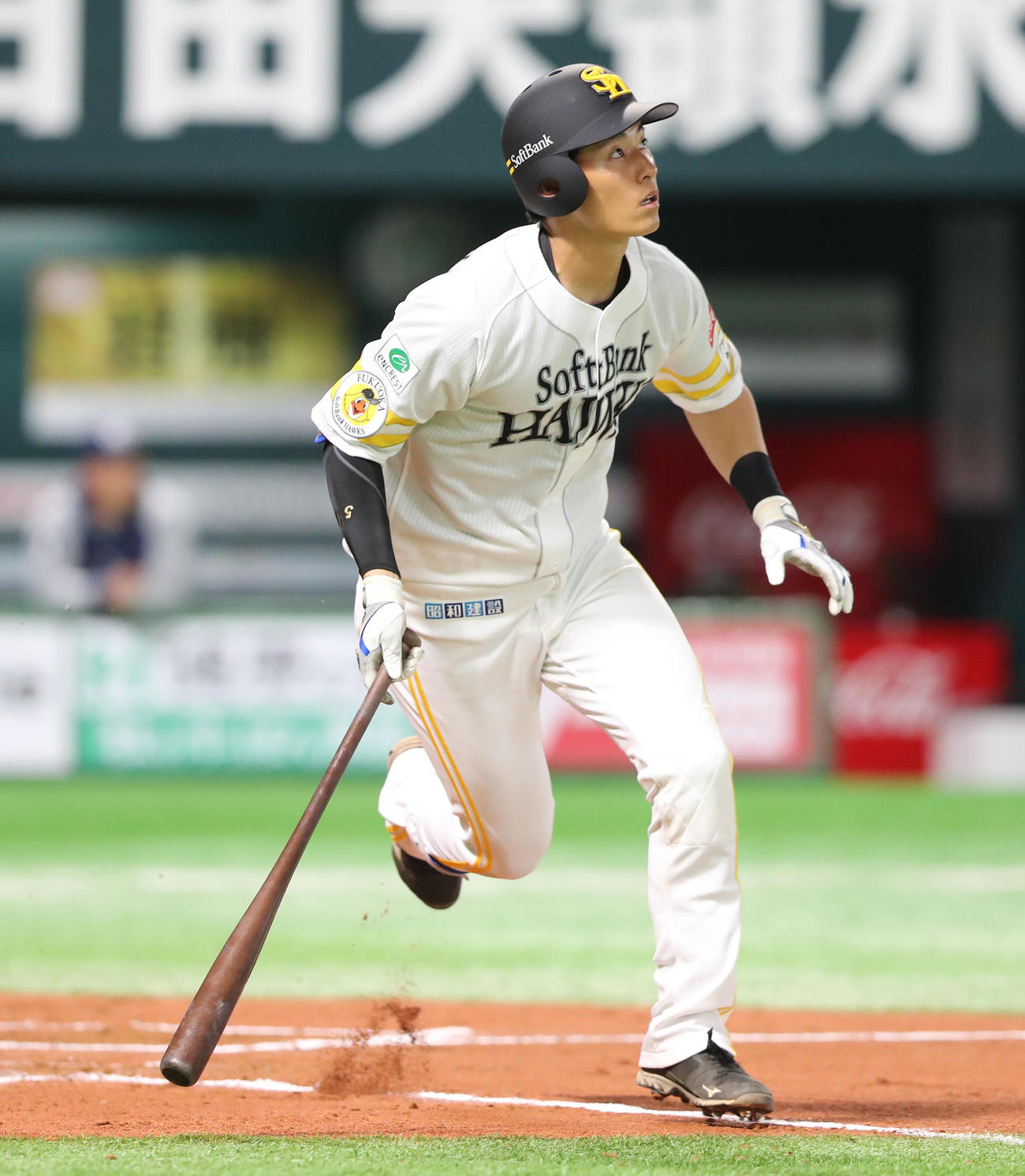 ソフトバンク対ヤクルト　6回裏ソフトバンク1死一塁、上林誠知は右中間に逆転となる2点本塁打を放つ（撮影・梅根麻紀）