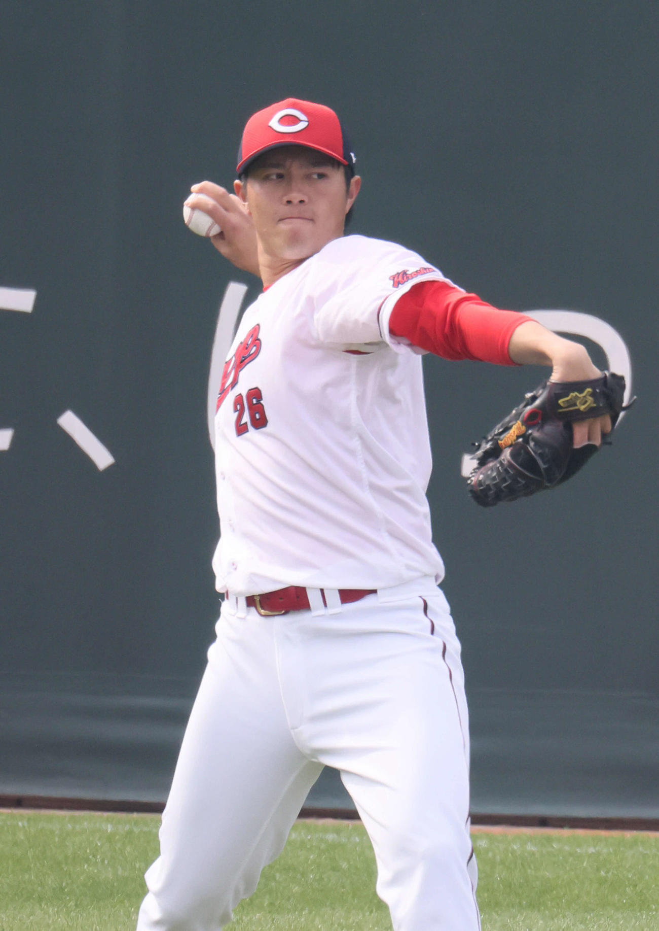 広島全体練習　キャッチボールをするドラフト3位の益田（撮影・加藤孝規）