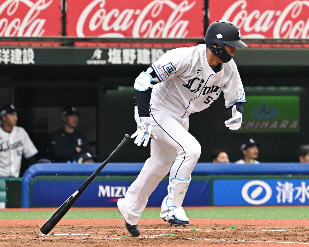 西武対中日　3回裏西武無死、西川は遊撃内野安打を放つ（撮影・滝沢徹郎）