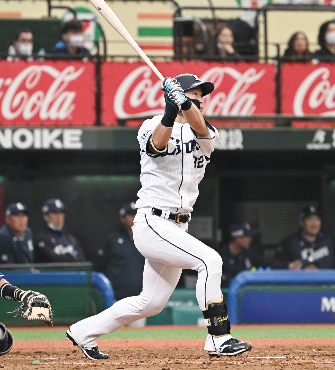 西武対中日　5回裏西武1死、山村は右越えソロ本塁打を放つ（撮影・滝沢徹郎）