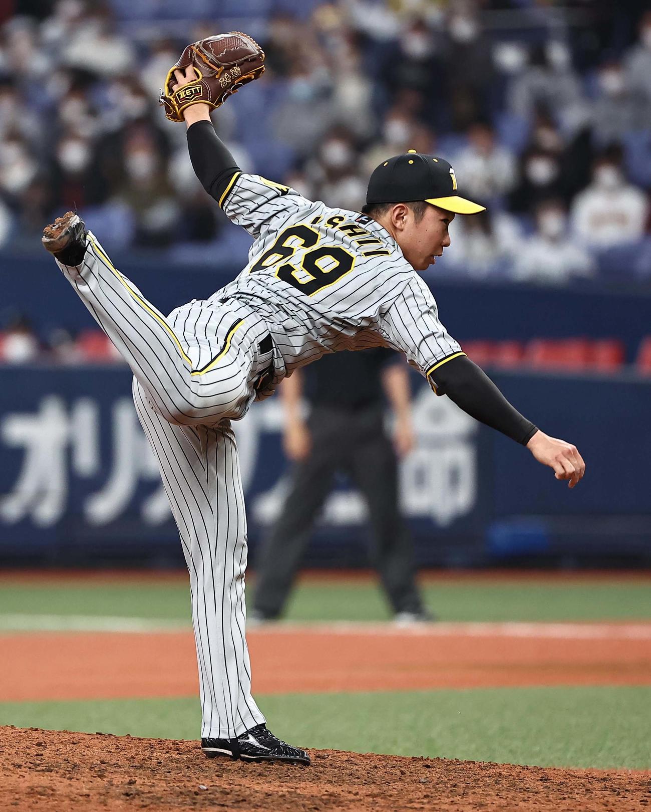 オリックス対阪神　9回、試合を締めた阪神石井（撮影・上田博志）