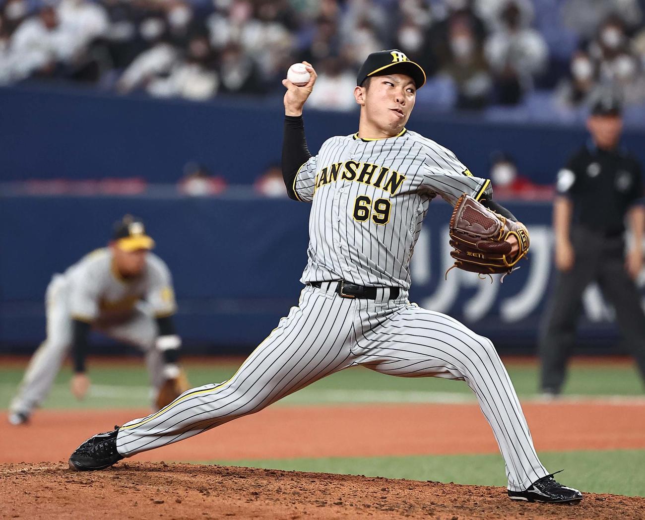 オリックス対阪神　阪神7番手の石井（撮影・上田博志）