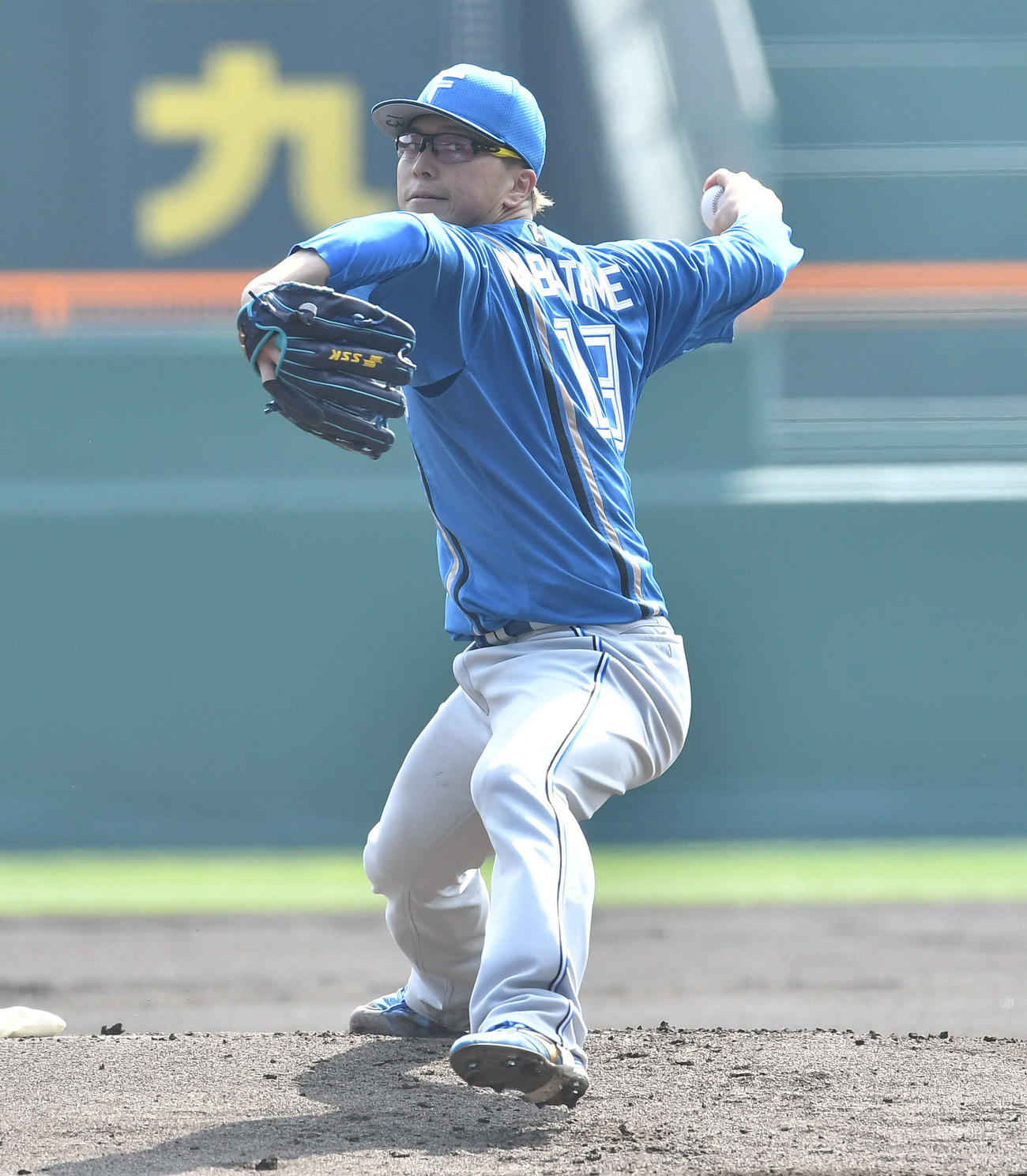阪神対日本ハム　日本ハム先発の生田目（撮影・岩下翔太）
