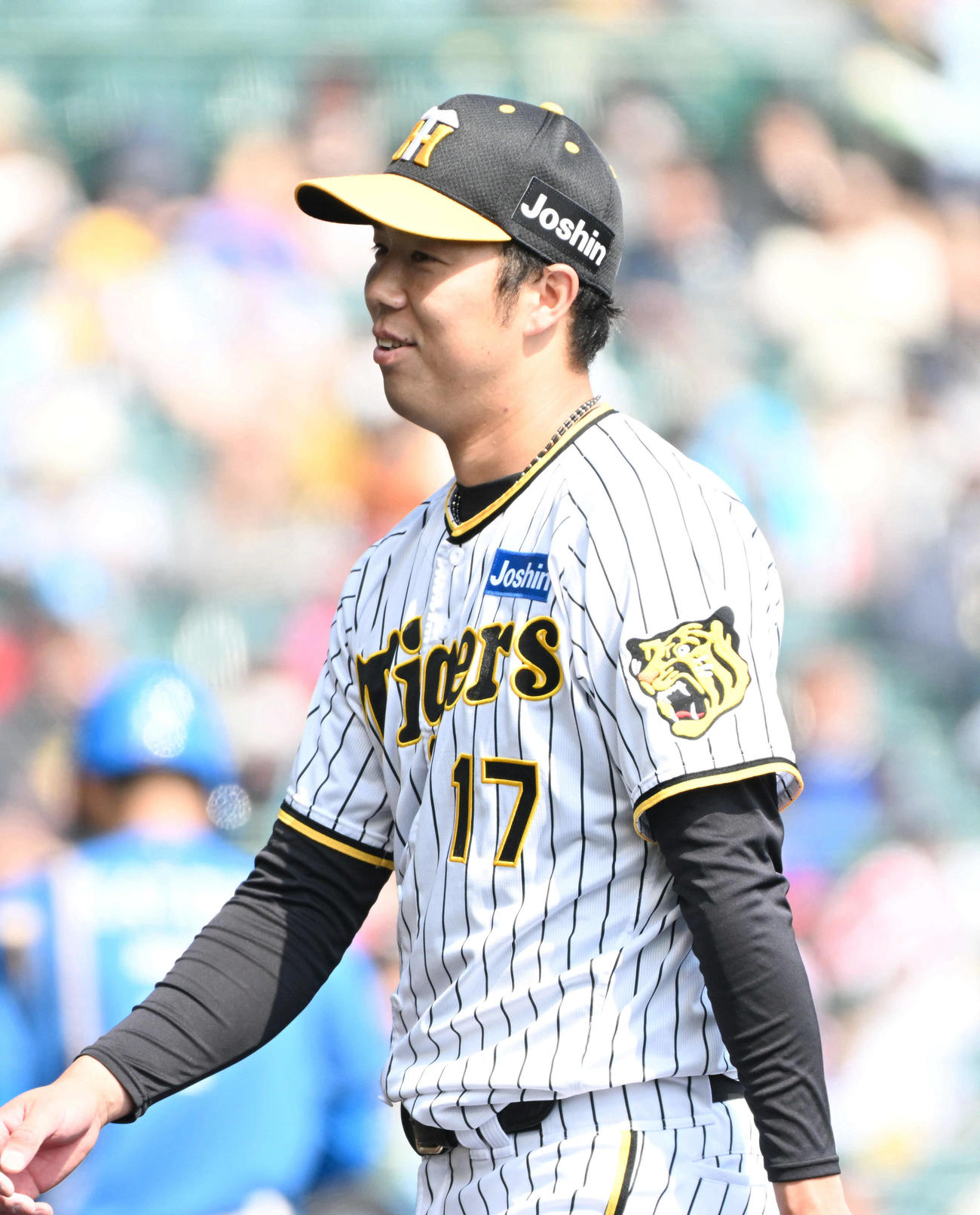 阪神対日本ハム　2回表日ハム、阪神青柳は三者凡退に抑えほほ笑む（撮影・石井愛子）