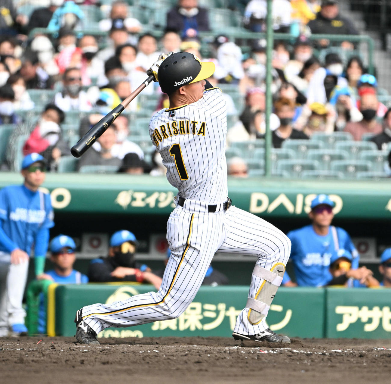 阪神対日本ハム　3回裏阪神無死二塁、森下は左越え2点本塁打を放つ（撮影・石井愛子）