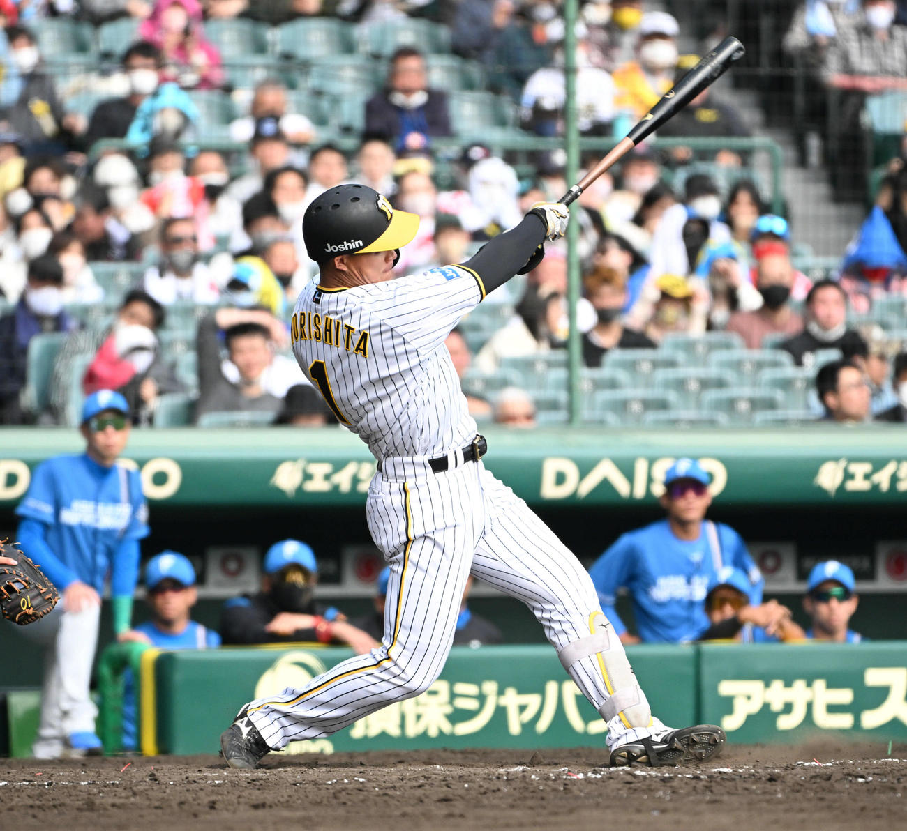 阪神対日本ハム　3回裏阪神無死二塁、阪神森下は左越え2点本塁打を放つ（撮影・石井愛子）