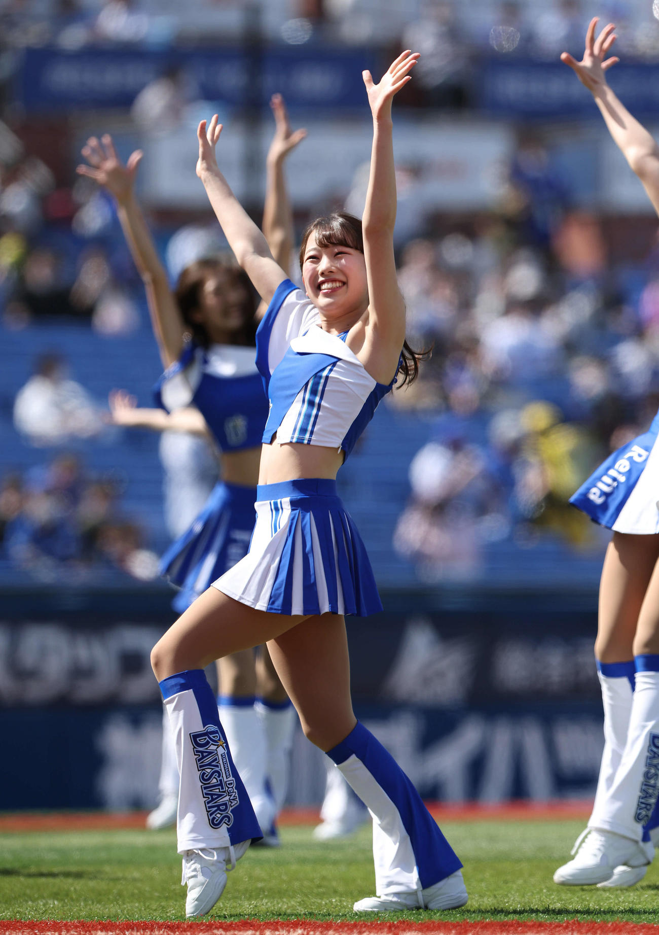 DeNA対中日　試合前、パフォーマンスするdianaのチア（撮影・河田真司）