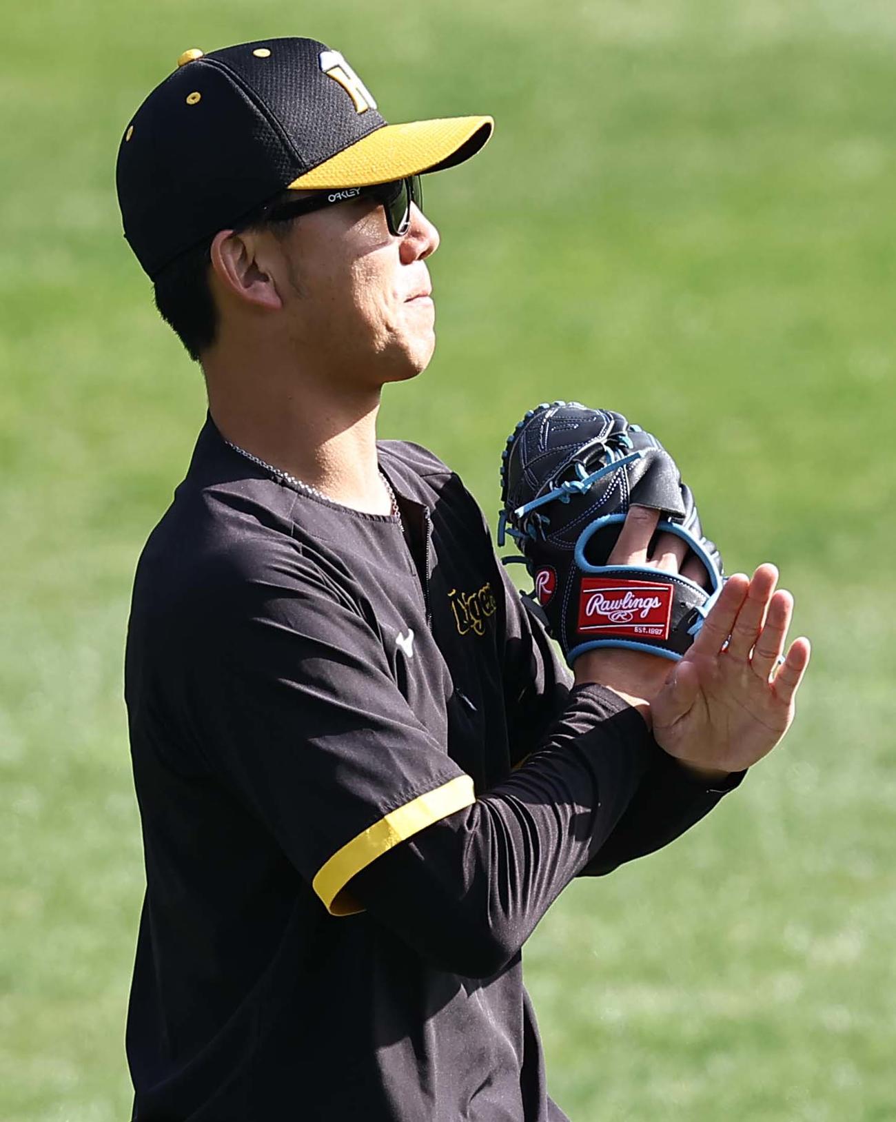 阪神対日本ハム　伊藤将司は×印を作る（撮影・上田博志）