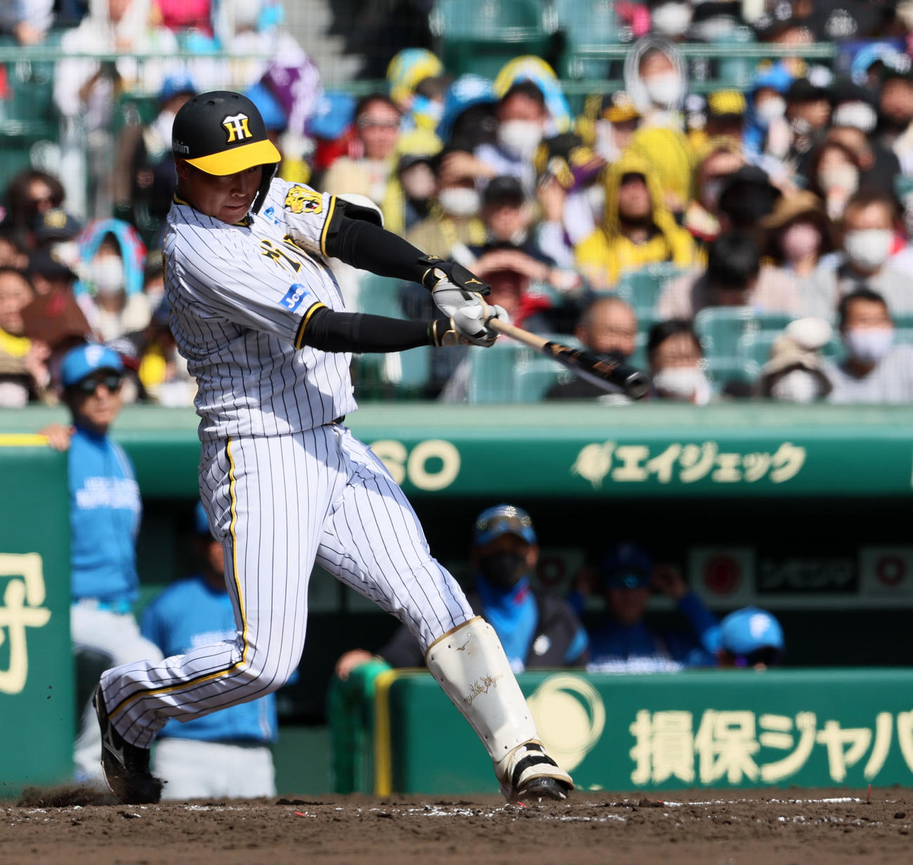 阪神対日本ハム　3回裏阪神2死一塁、大山は二塁打を放つ（撮影・加藤哉）