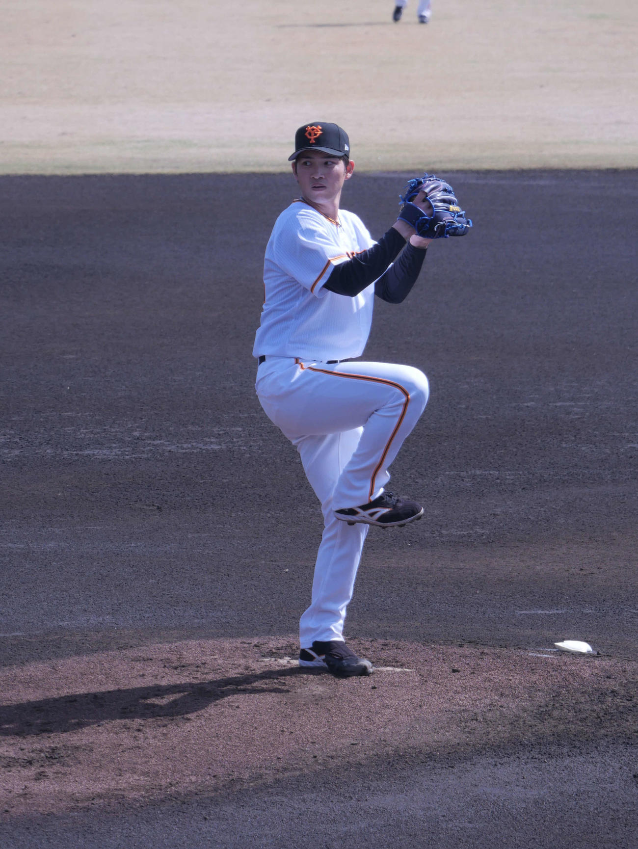 プロアマ交流戦巨人対日本ウェルネス大　先発マウンドに立つ巨人高橋（撮影・上田悠太）