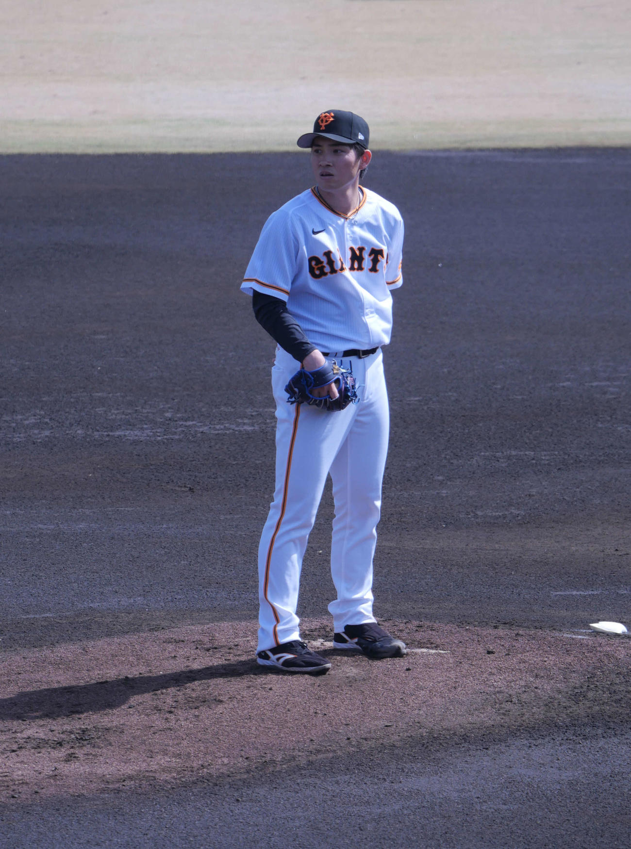 プロアマ交流戦巨人対日本ウェルネス大　先発マウンドに立つ巨人高橋（撮影・上田悠太）