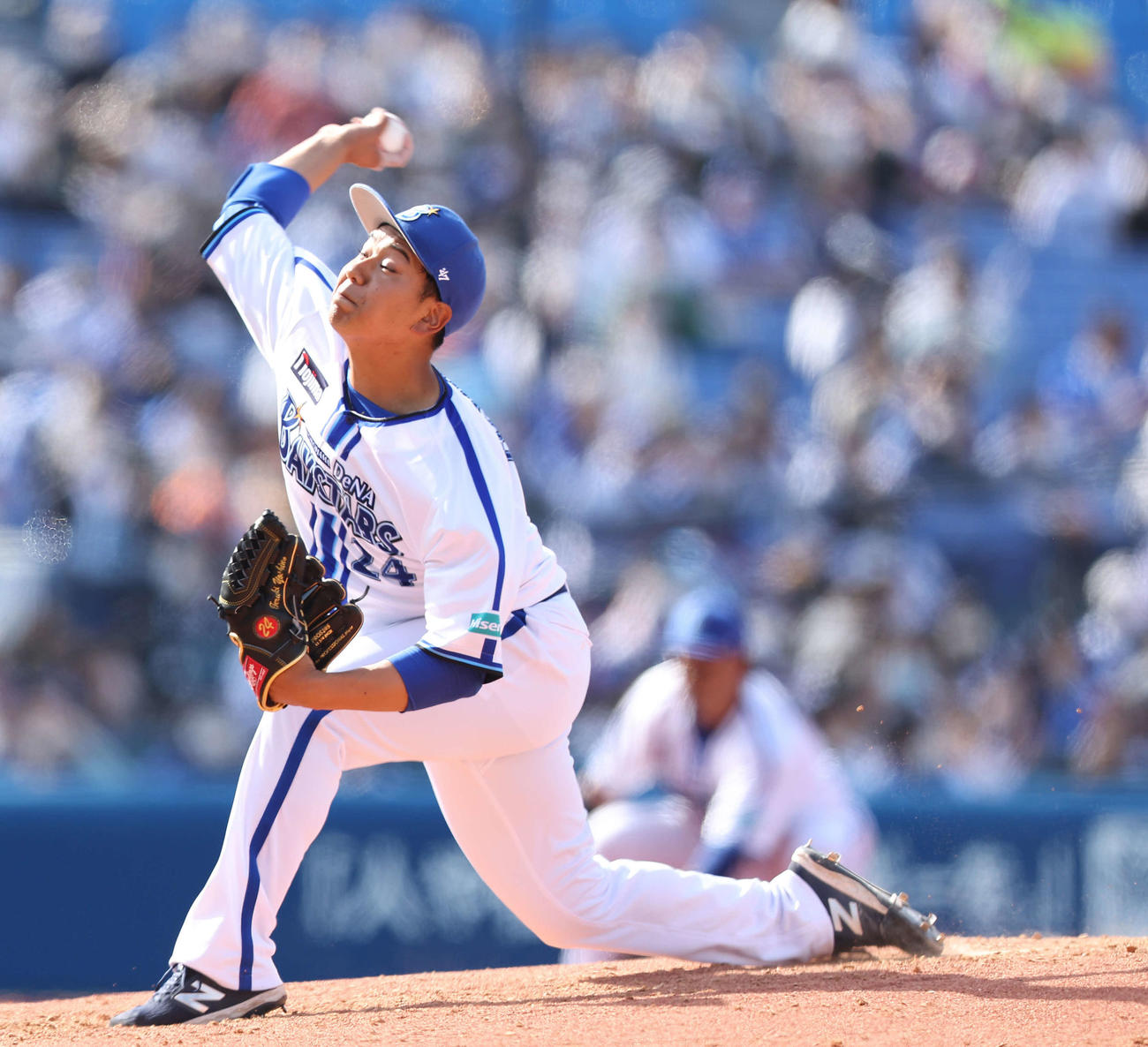 DeNA対中日　5回表、DeNA3番手で登板する吉野（撮影・河田真司）
