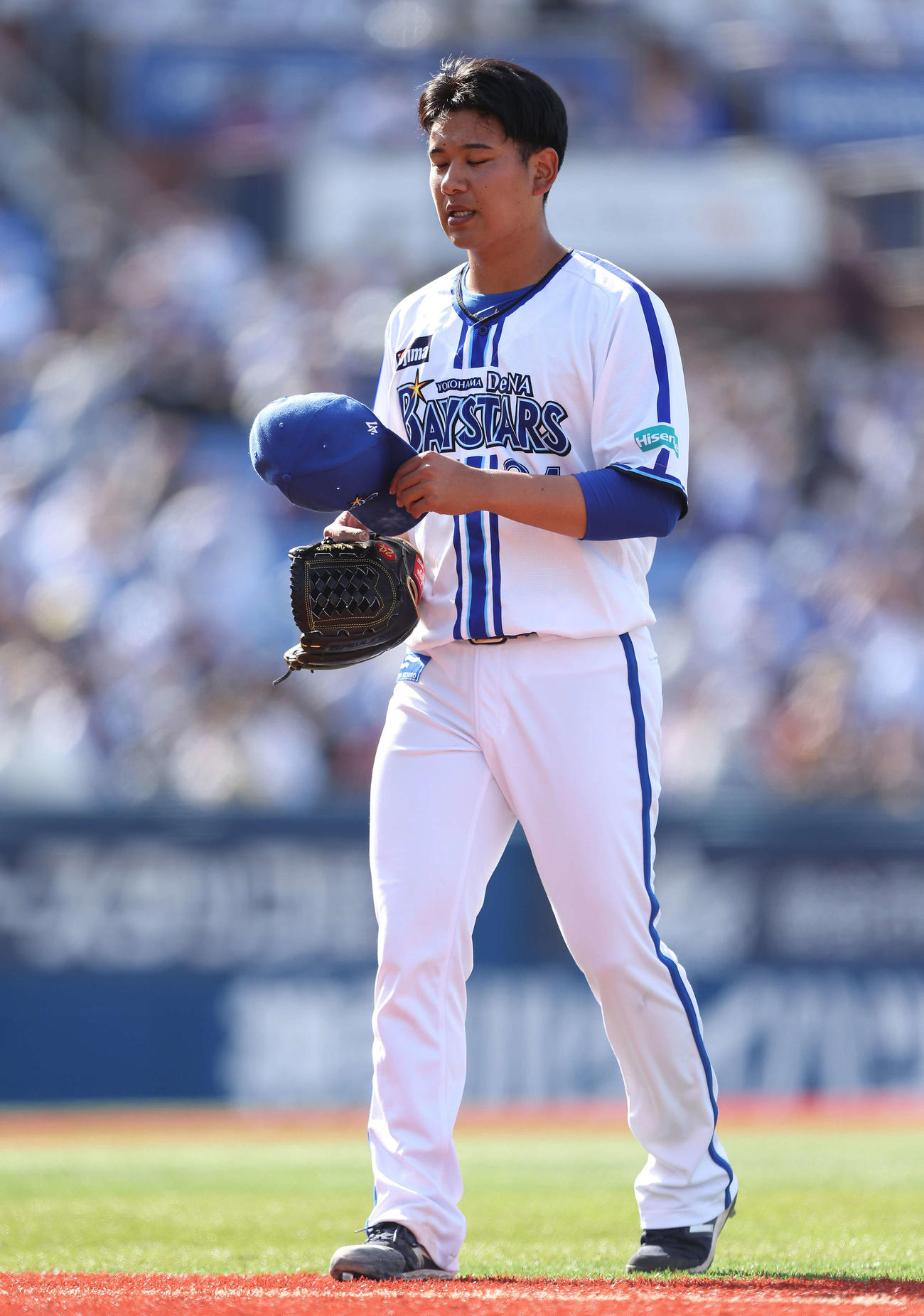 DeNA対中日　5回表を抑え、ベンチに戻る吉野（撮影・河田真司）