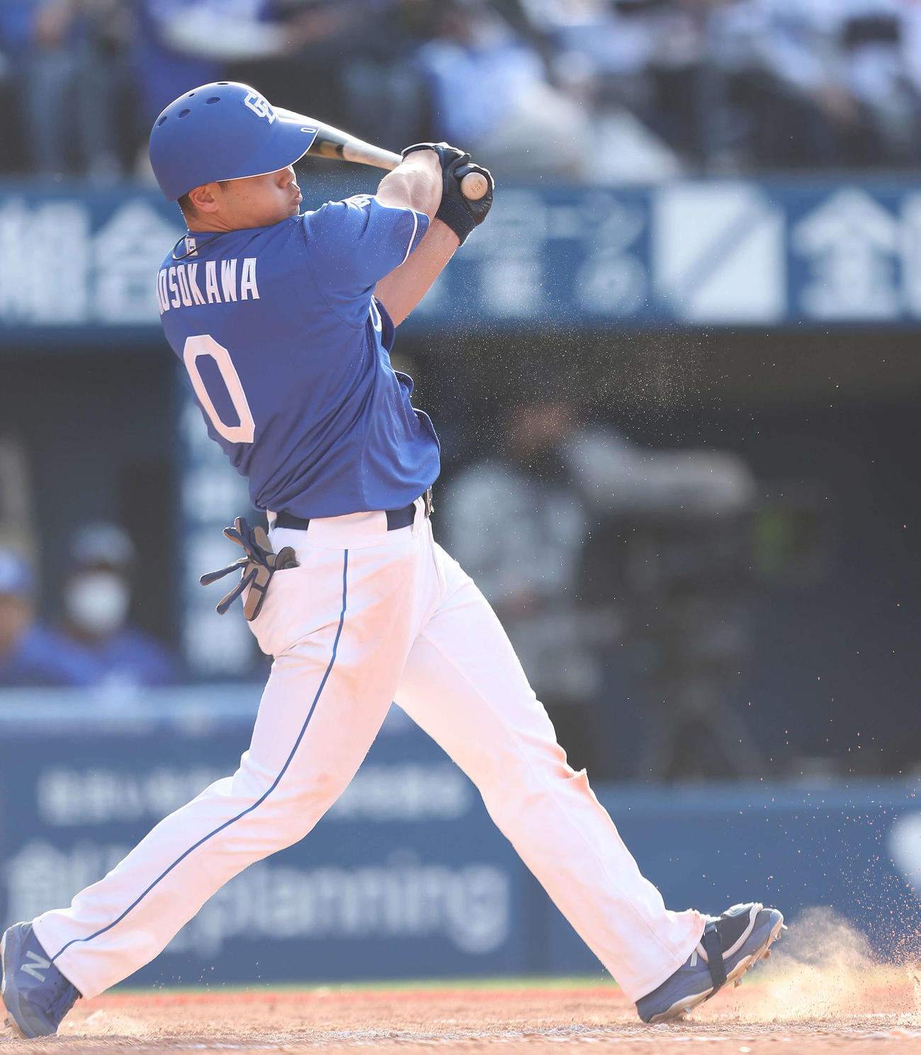 DeNA対中日　9回表中日無死、内野安打を放つ細川（撮影・河田真司）