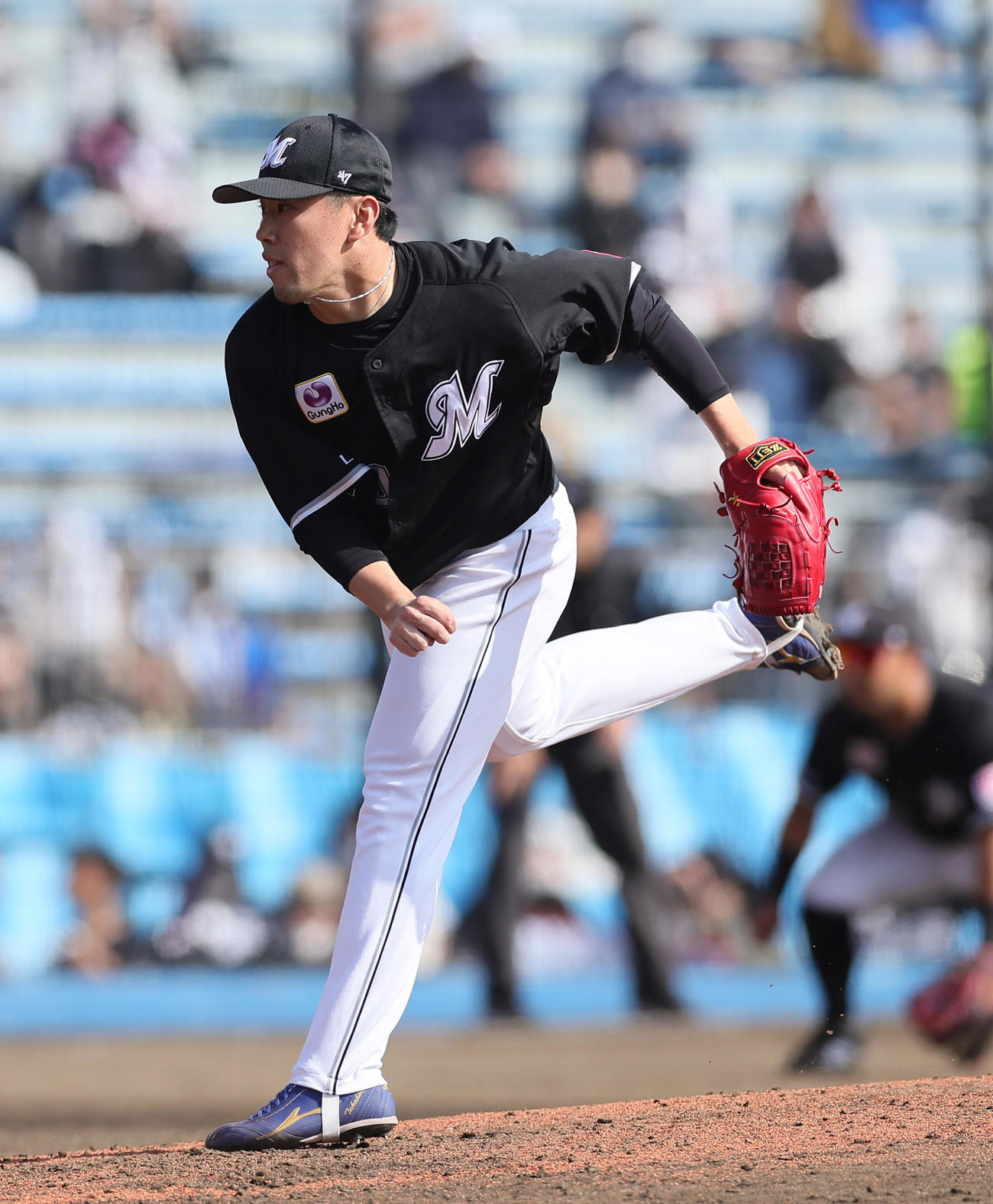 楽天対ロッテ　ロッテ2番手の西村（撮影・足立雅史）