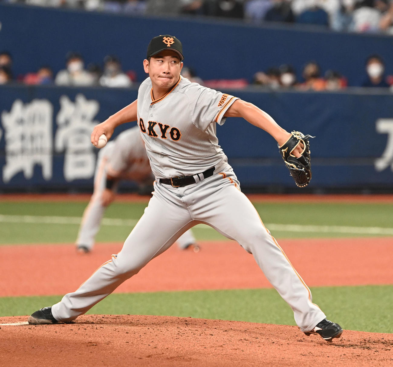 オリックス対巨人　先発する巨人菅野（撮影・和賀正仁）