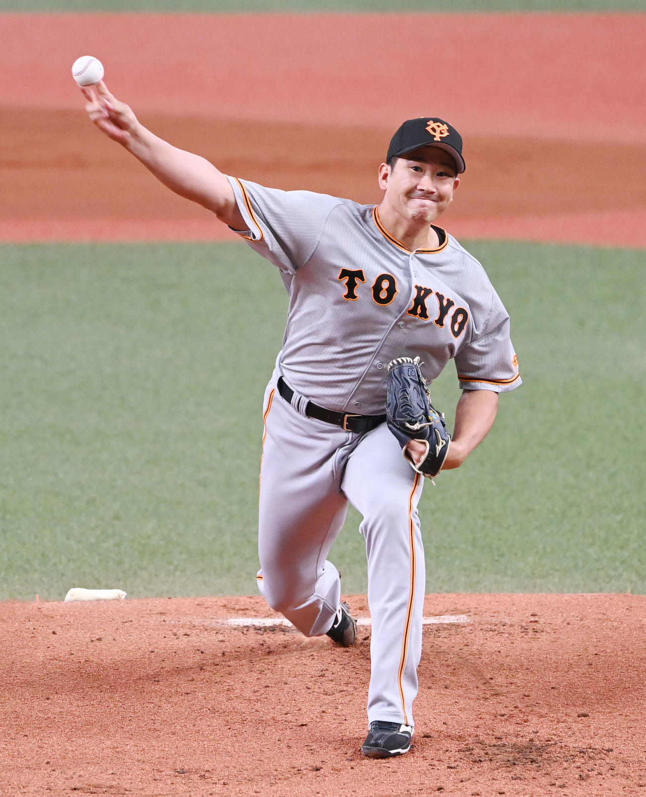 オリックス対巨人　先発する巨人菅野（撮影・和賀正仁）