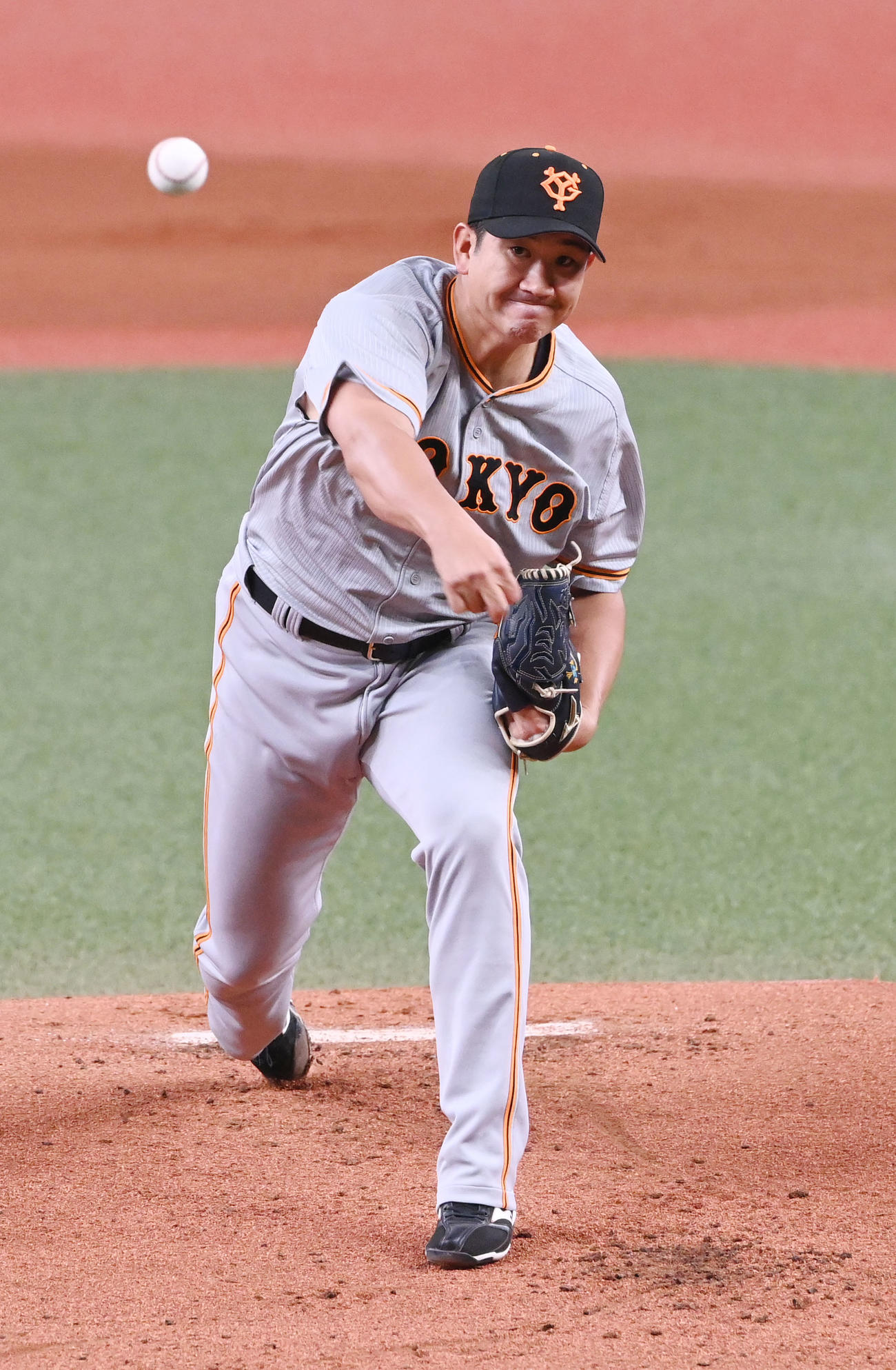 オリックス対巨人　先発する巨人菅野（撮影・和賀正仁）