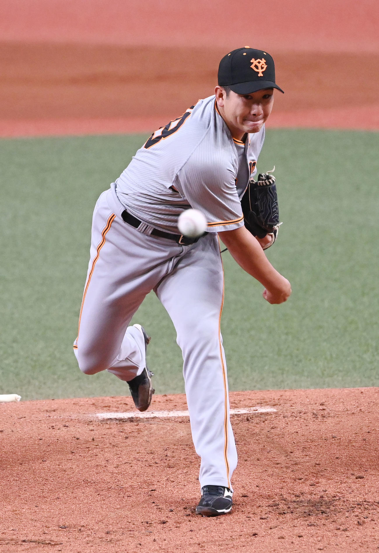 オリックス対巨人　先発する巨人菅野（撮影・和賀正仁）