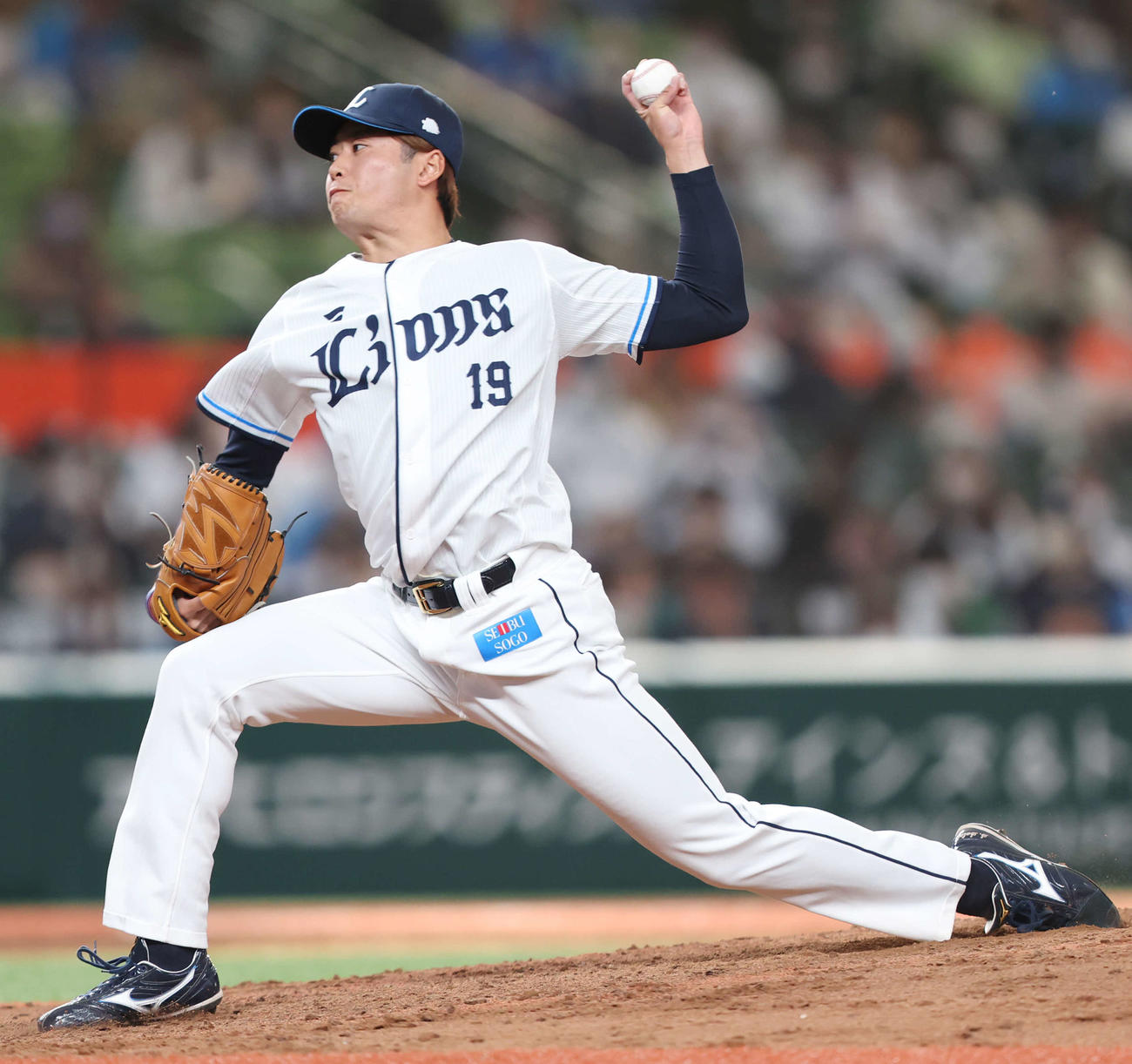西武対ソフトバンク　9回表西武6番手で登板し、力投する佐藤隼（撮影・宮地輝）