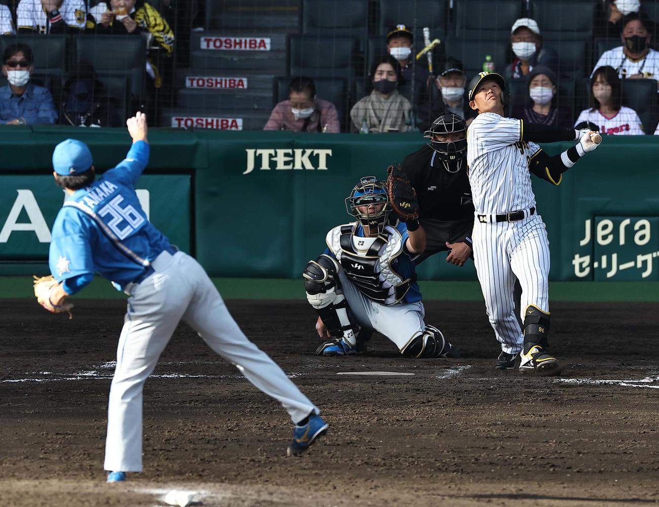 阪神対日本ハム　8回裏阪神無死、田中は原口を遊飛に打ち取る（撮影・上田博志）