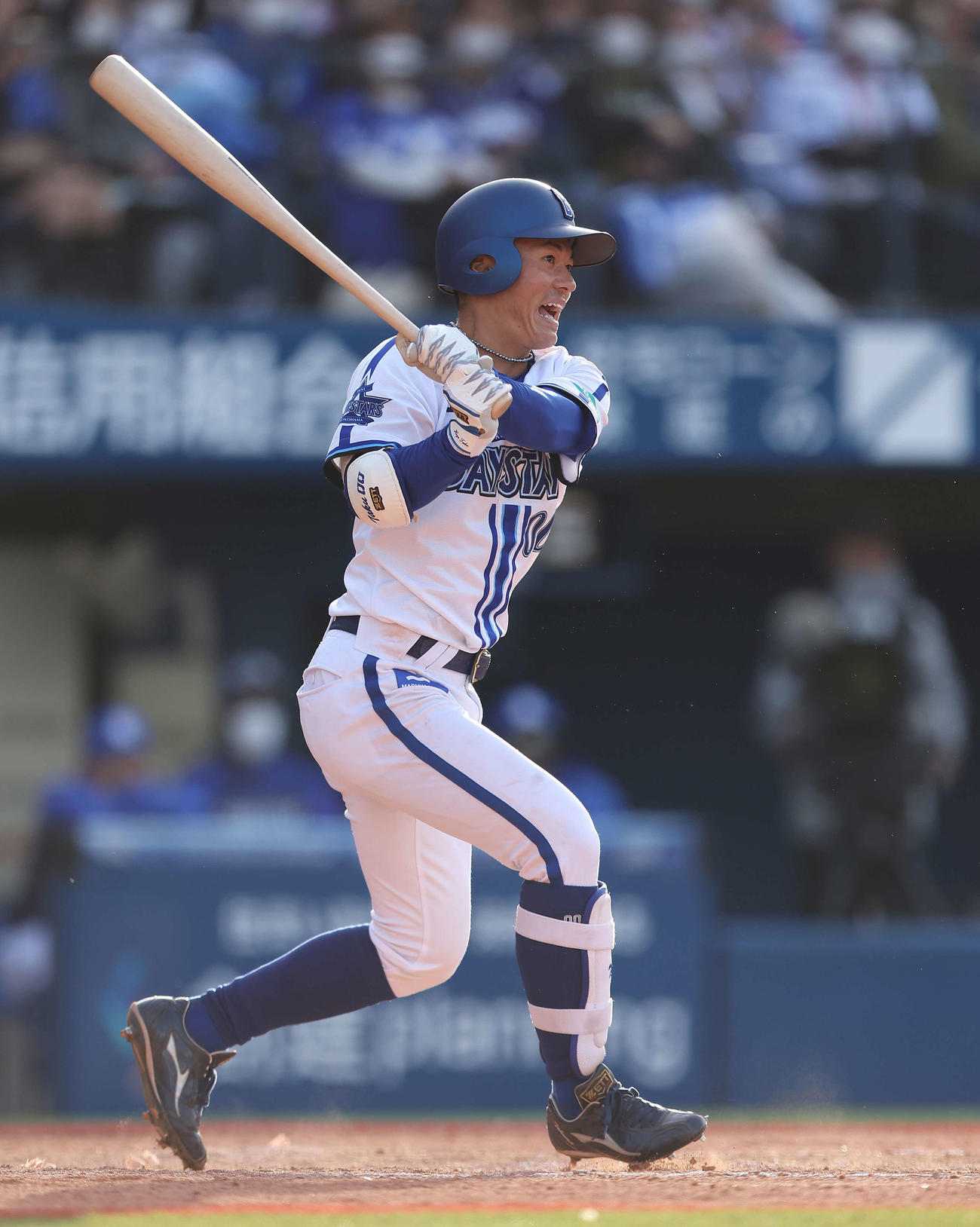 DeNA対中日　9回裏DeNA無死、右翼線に二塁打を放つ林（撮影・河田真司）