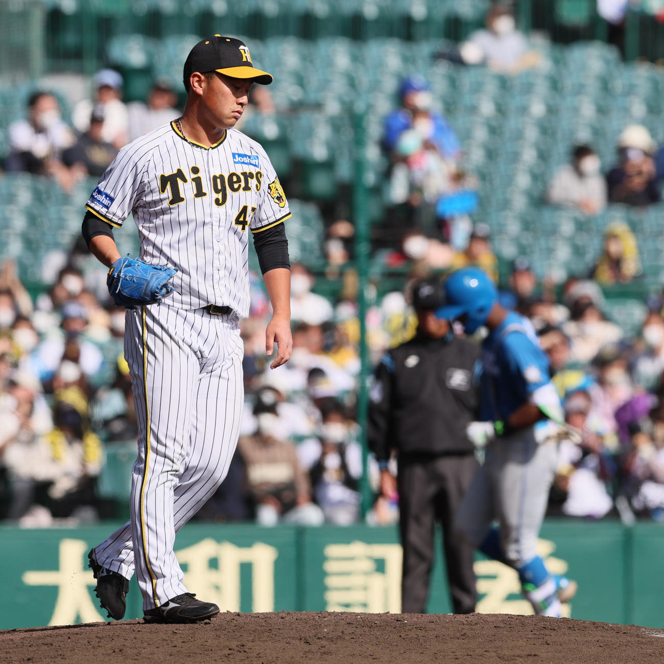 阪神対日本ハム　5回表日本ハム2死三塁、桐敷は万波に左越え2点本塁打を被弾（撮影・加藤哉）
