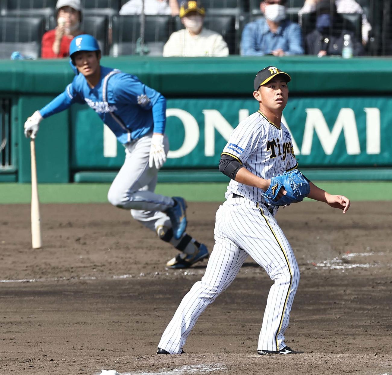 阪神対日本ハム　4回表日本ハム1死一、三塁、桐敷（右）は石井に左前適時打を浴びる（撮影・上田博志）