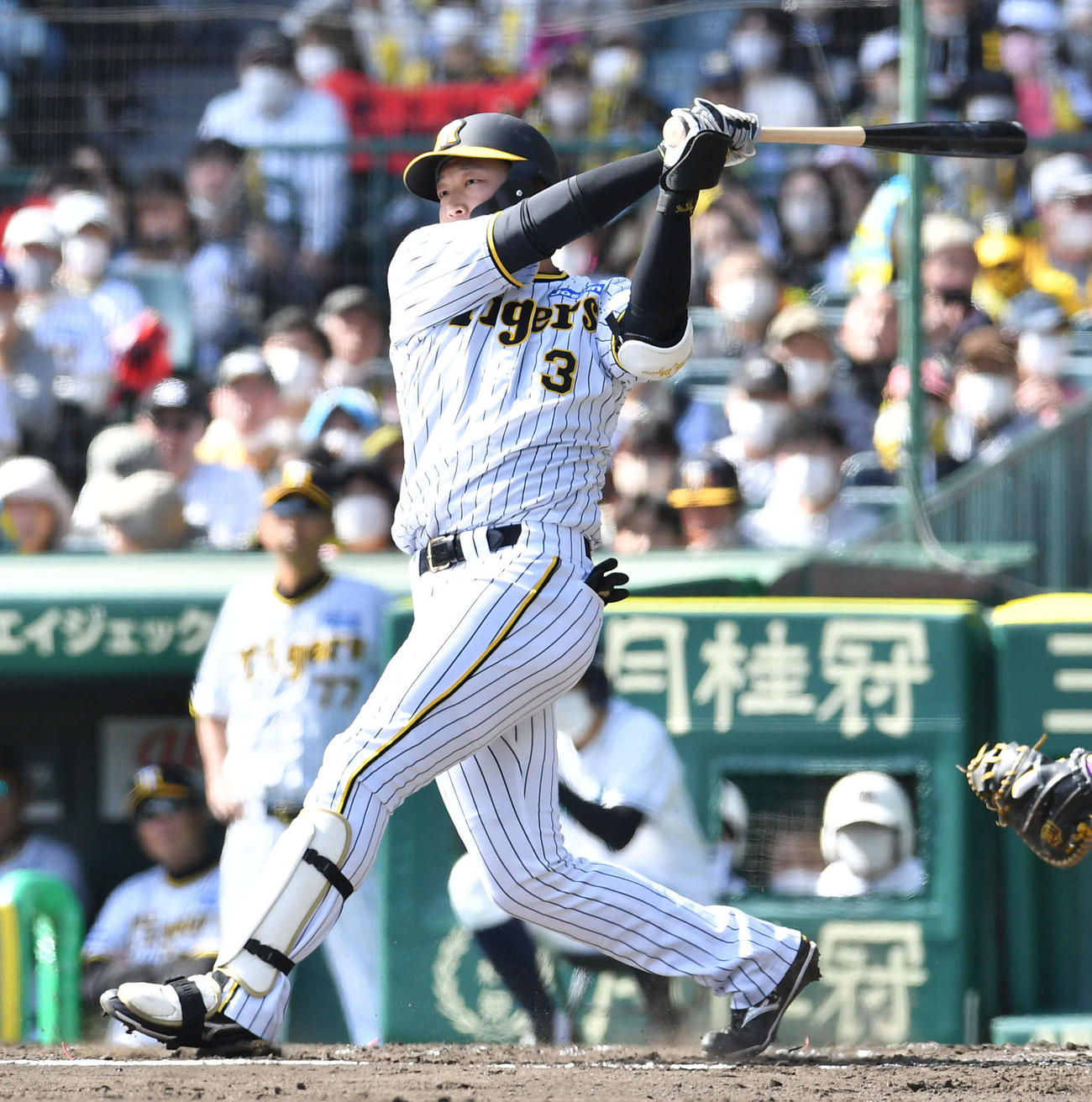 3回裏阪神2死一塁、大山は左二塁打を放つ（撮影・岩下翔太）