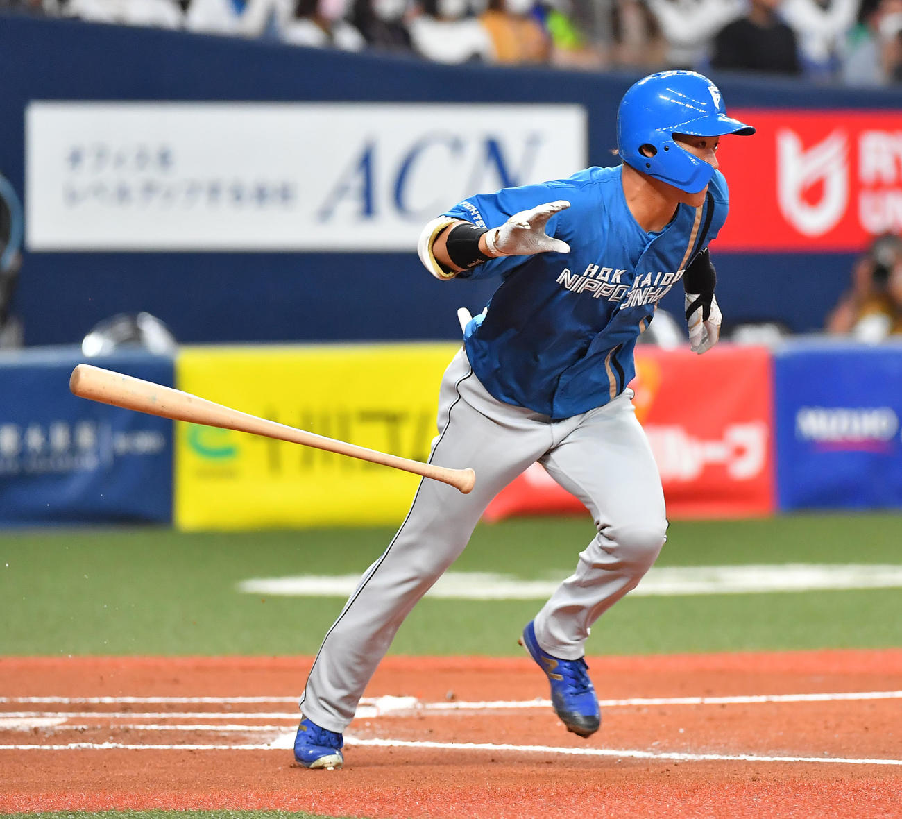オリックス対日本ハム　6回表日本ハム1死一、三塁、右前適時打を放つ矢沢（撮影・清水貴仁）