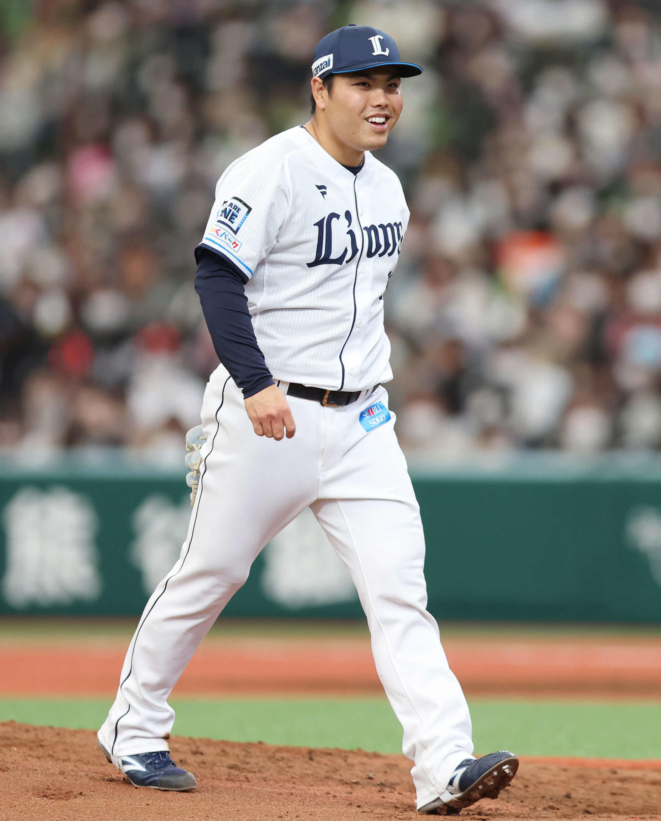 西武対ソフトバンク　3回表ソフトバンクを抑え、笑顔の平良（撮影・宮地輝）