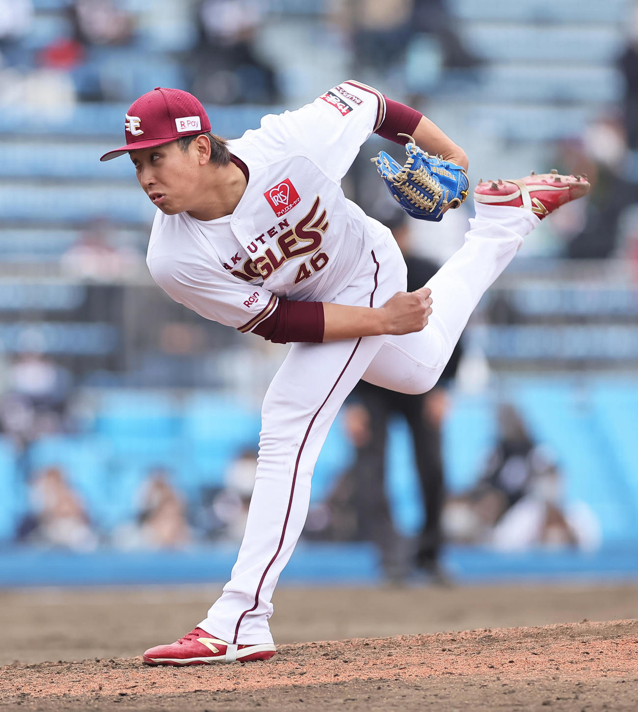 楽天対ロッテ　5回から登板した楽天藤平（撮影・足立雅史）