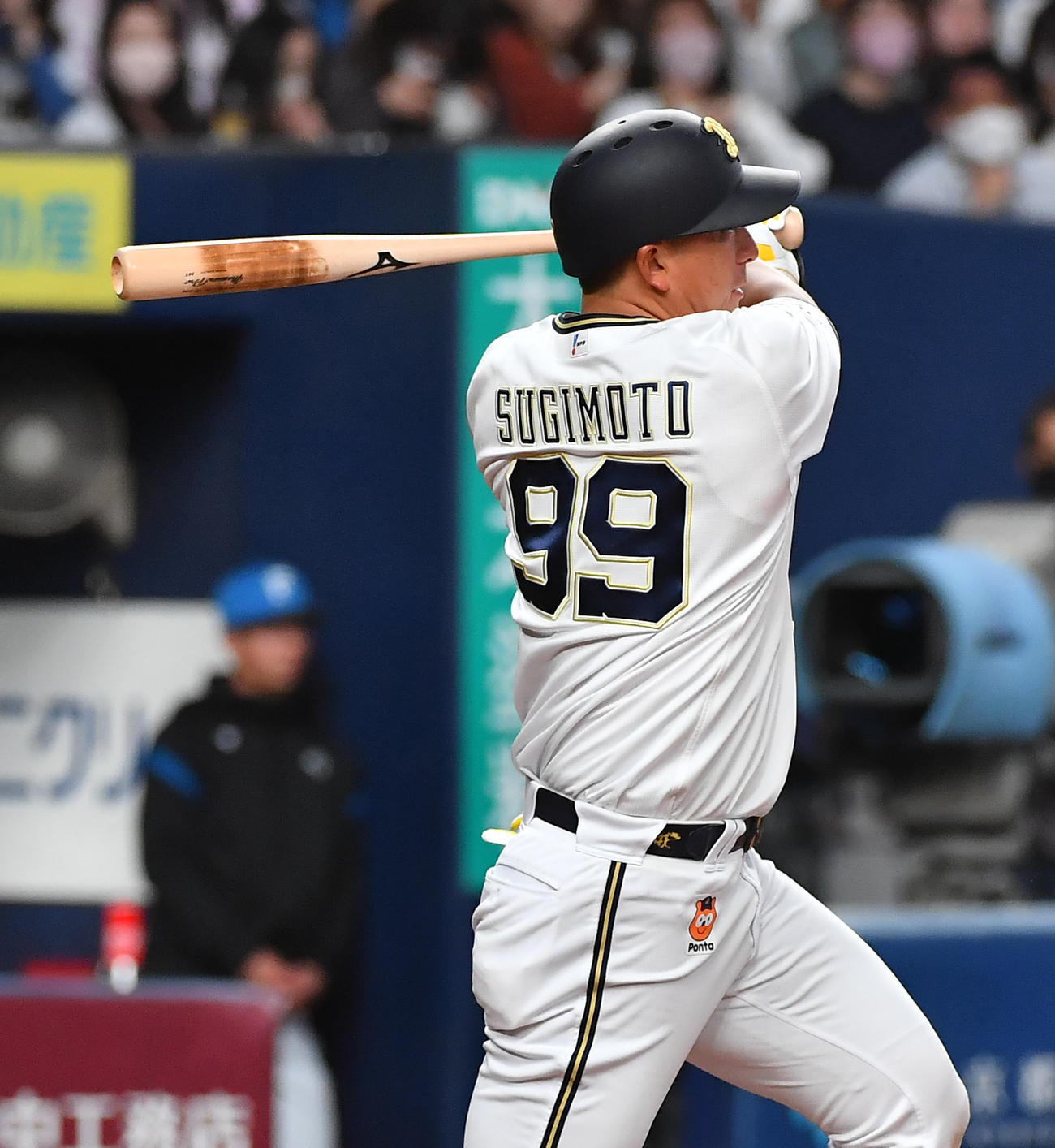 オリックス対日本ハム　2回裏オリックス1死三塁、左前に先制適時打を放つ杉本（撮影・清水貴仁）