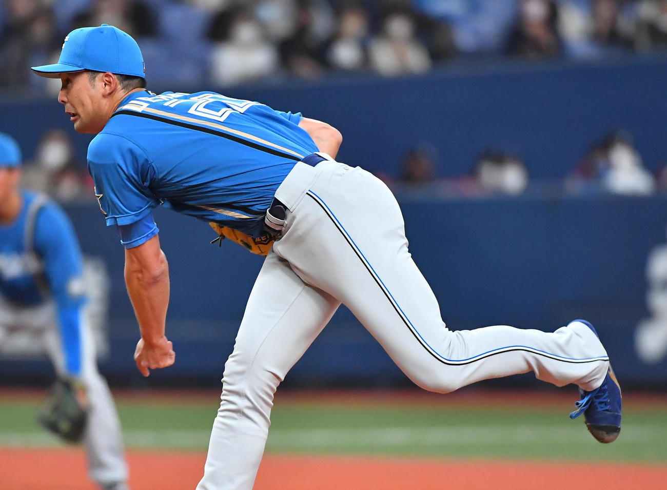 オリックス対日本ハム　力投する日本ハム上原（撮影・清水貴仁）