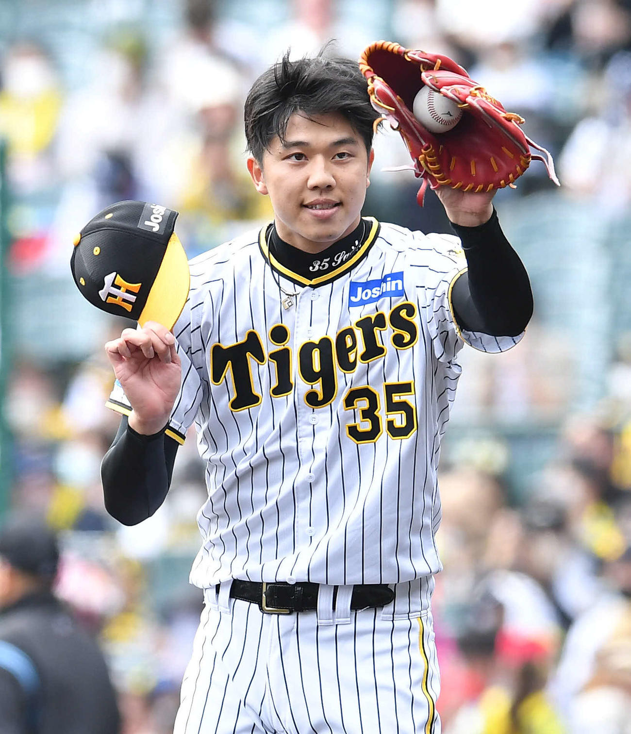 阪神対巨人　2回表巨人1死、松田を中飛に打ち取った才木（撮影・岩下翔太）