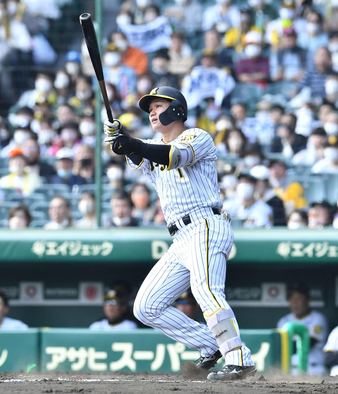 10日、日本ハム戦の2回、阪神森下は左越え先制2点本塁打を放つ