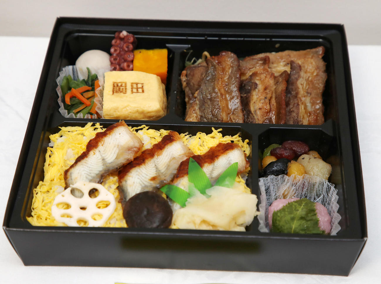 豪華！岡田監督のうなぎちらし×カルビ焼肉御膳